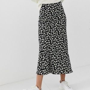 Like New ASOS Daisy Print Maxi Skirt